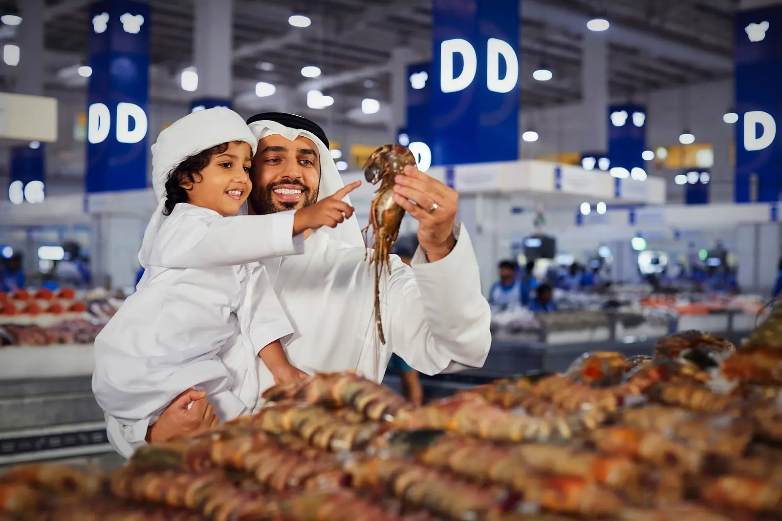 Skyline von Dubai mit Strand im Vordergrund