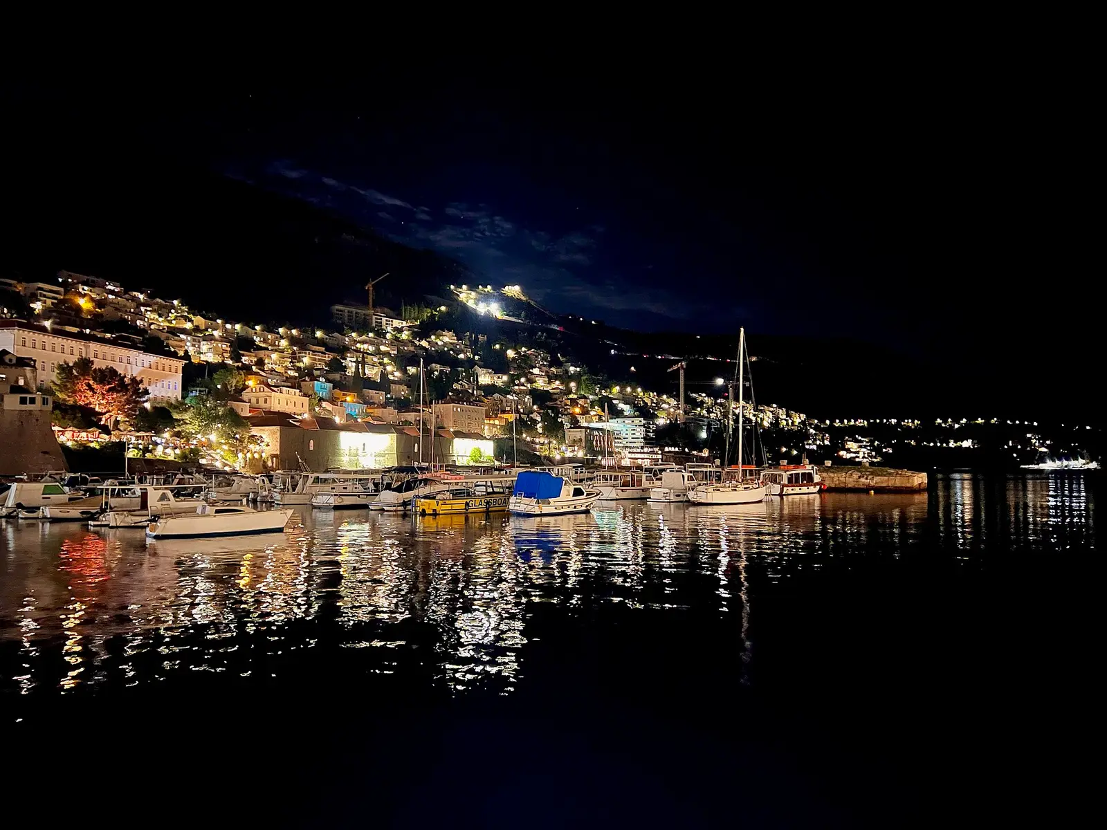 Altstadtmauern von Dubrovnik am Meer