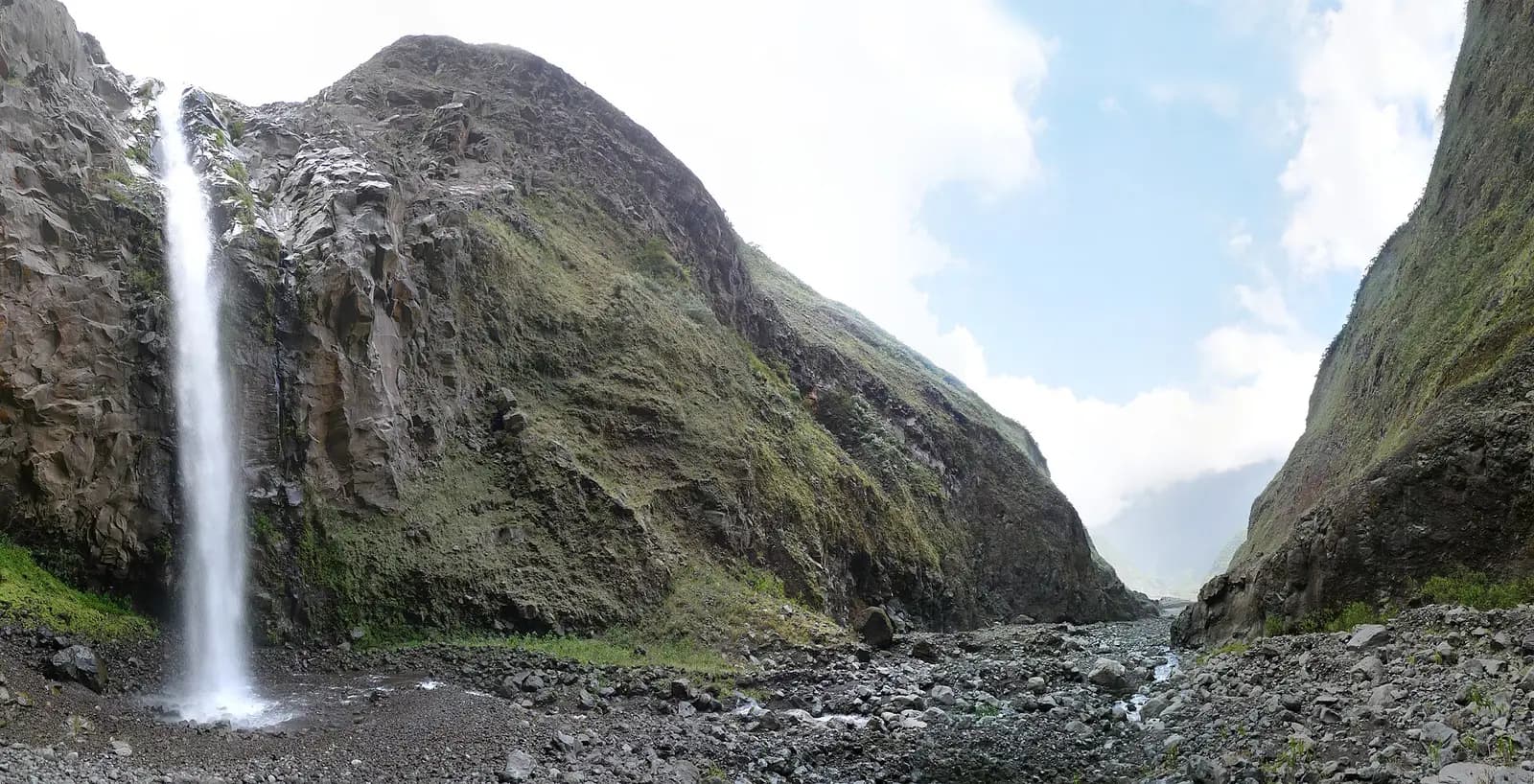 Bergkessel und Küste auf La Réunion